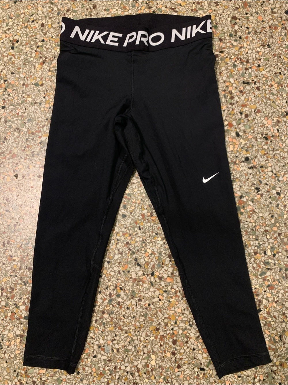 Nike Women's Pro Mid-Rise Mesh-Paneled Leggings